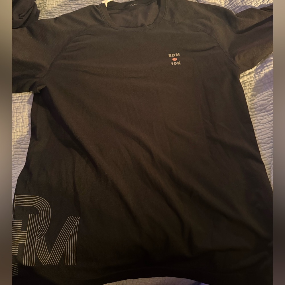 Lululemon men’s Black Short Sleeve Tee with Chest Logo “EDM 10k” rare find